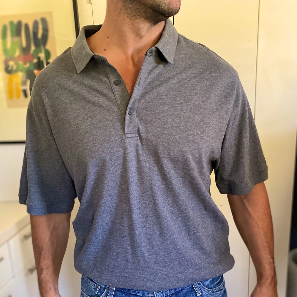 Men’s Under Armour colored polo shirt. New with tags. Color: grey. Sz: xxl
